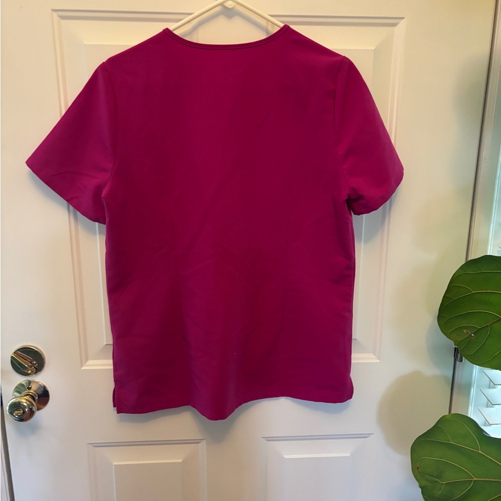 Figs Women's Short Sleeve Magenta/Fuchsia color - Picture 3 of 5
